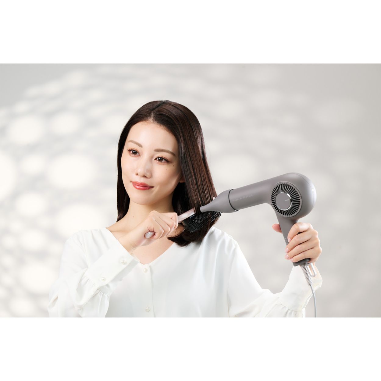 プロフェッショナル トライバランスイオン™ヘアドライヤー/ NIB400B